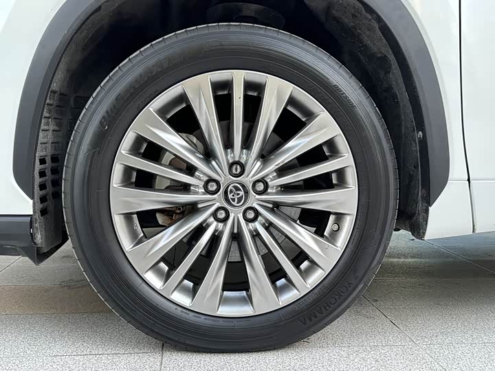 Фото 22 - Toyota Highlander