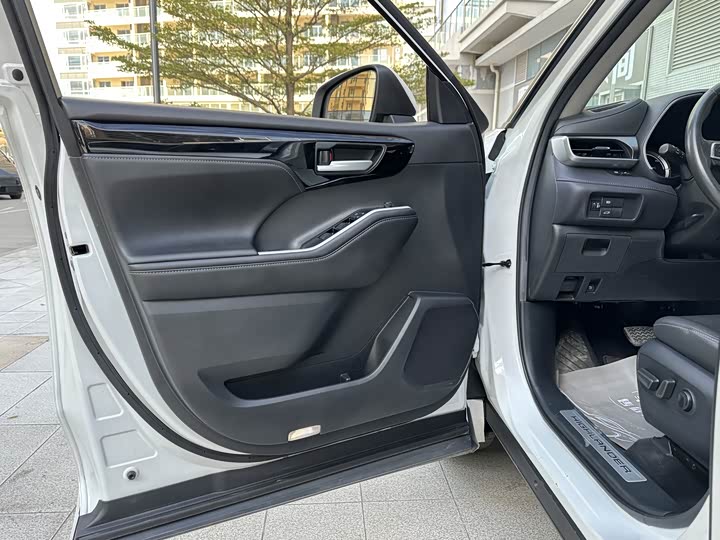 Фото 23 - Toyota Highlander