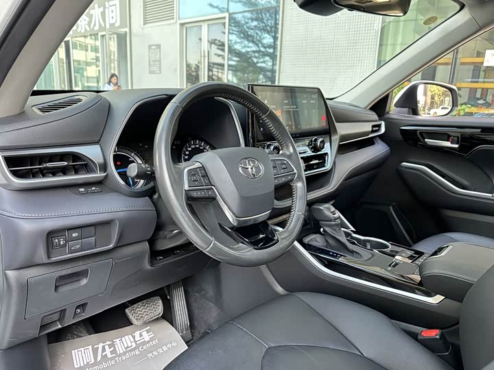 Фото 7 - Toyota Highlander