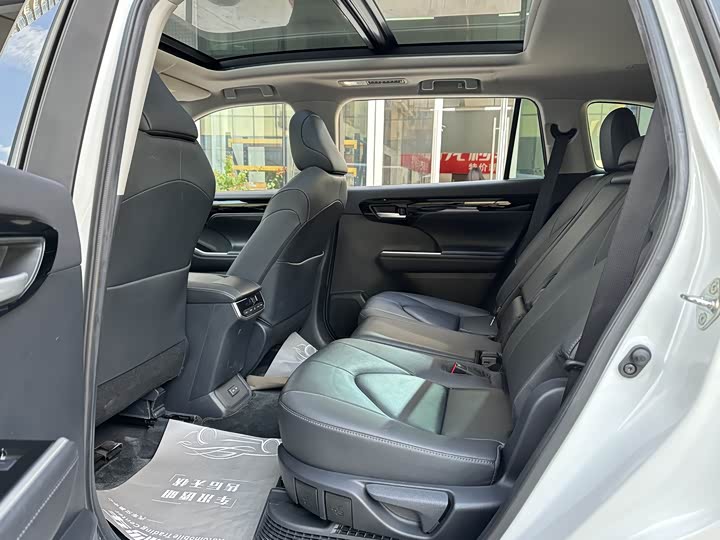 Фото 8 - Toyota Highlander