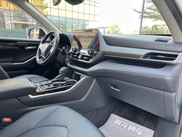 Фото 9 - Toyota Highlander