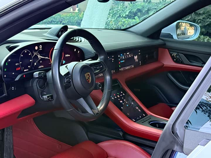 Фото 10 - Porsche Taycan