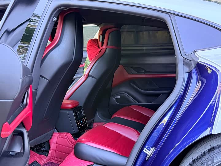 Фото 11 - Porsche Taycan