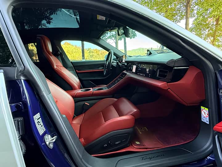 Фото 12 - Porsche Taycan