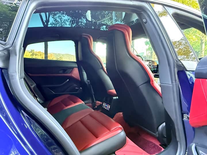 Фото 13 - Porsche Taycan