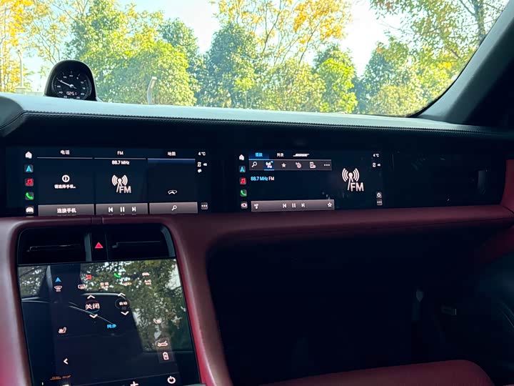 Фото 15 - Porsche Taycan