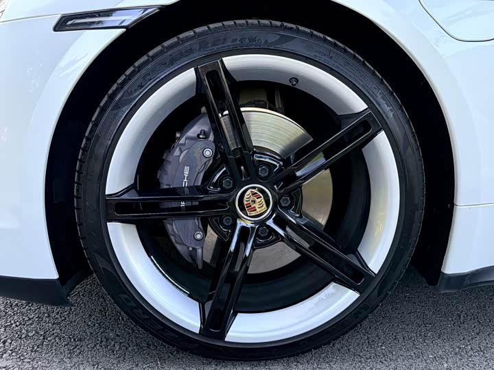 Фото 16 - Porsche Taycan