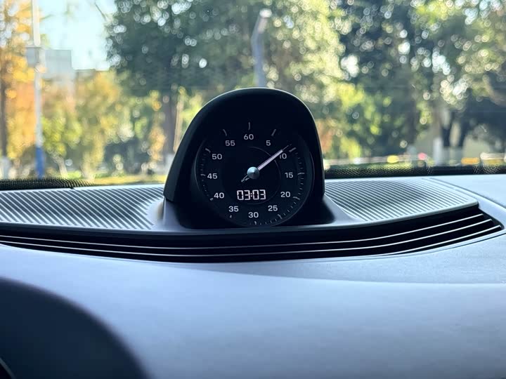 Фото 17 - Porsche Taycan