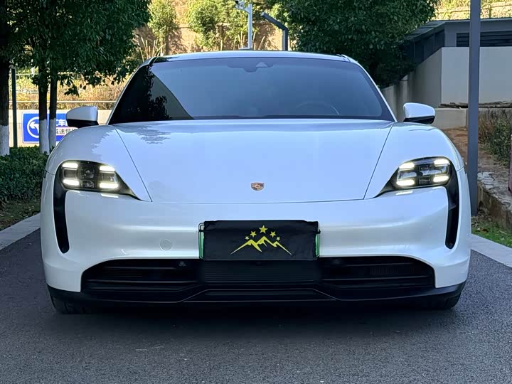 Фото 2 - Porsche Taycan