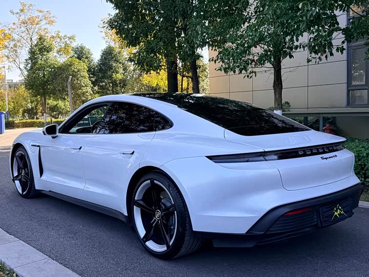 Фото 5 - Porsche Taycan