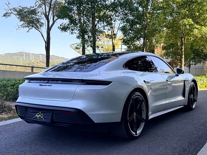 Фото 6 - Porsche Taycan