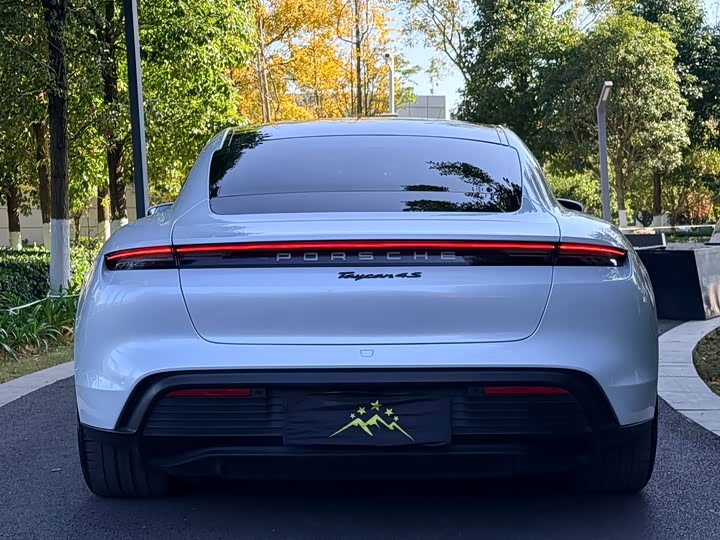 Фото 7 - Porsche Taycan