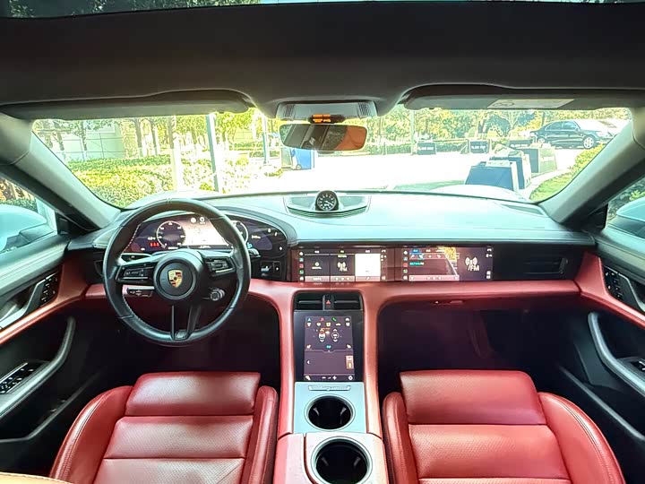 Фото 8 - Porsche Taycan