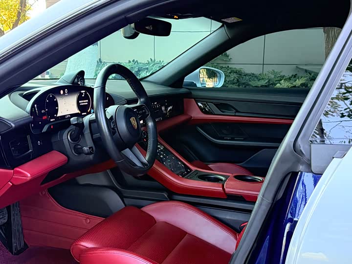 Фото 9 - Porsche Taycan