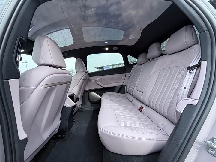 Фото 12 - Nio Onvo L60