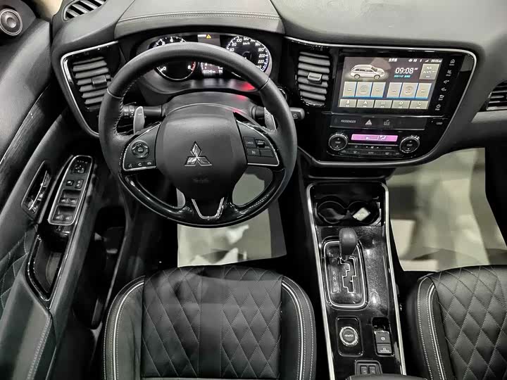 Фото 12 - Mitsubishi Outlander