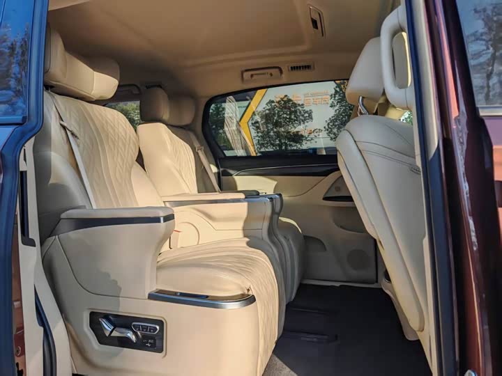 Фото 6 - Buick GL8 ES