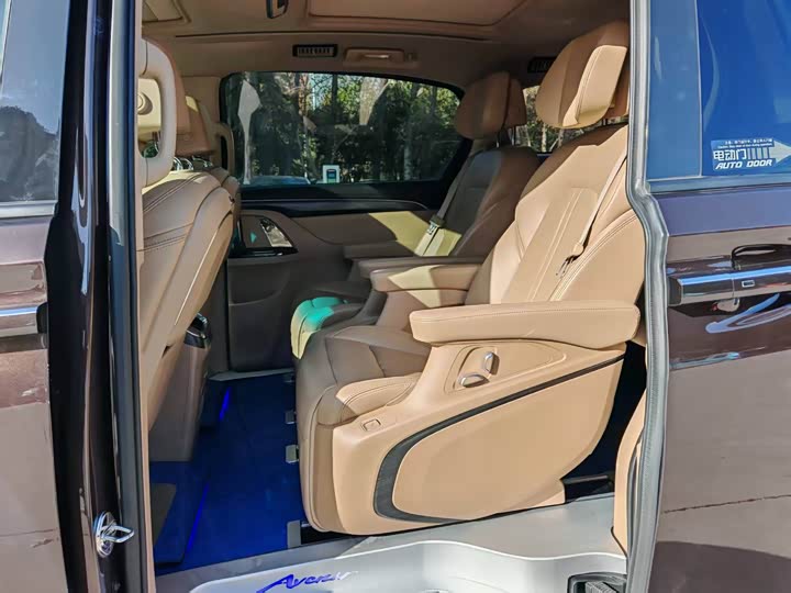 Фото 10 - Buick GL8 ES