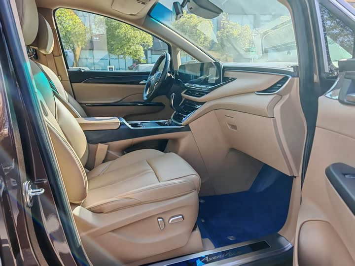 Фото 17 - Buick GL8 ES