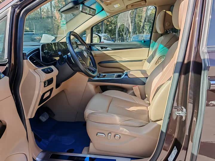 Фото 9 - Buick GL8 ES