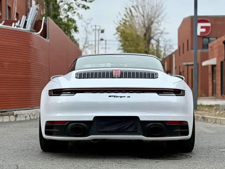 Фото 8 - Porsche 911