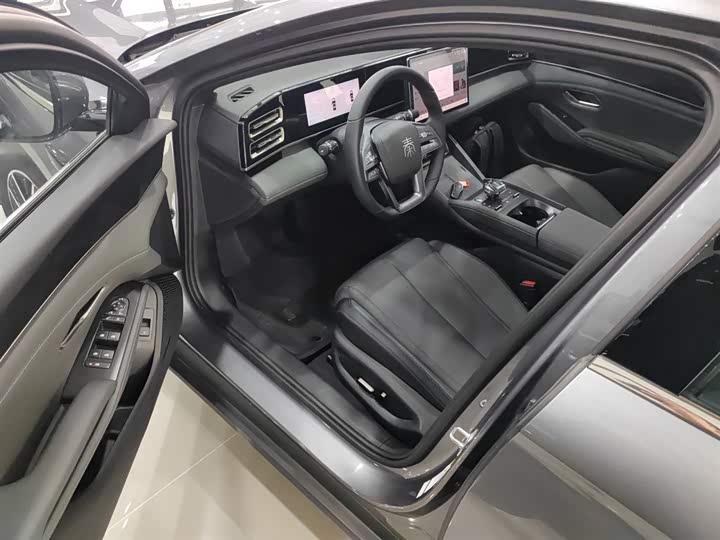 Фото 13 - BYD Qin L