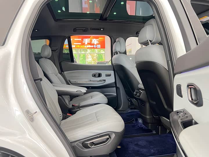 Фото 14 - Nio ES8