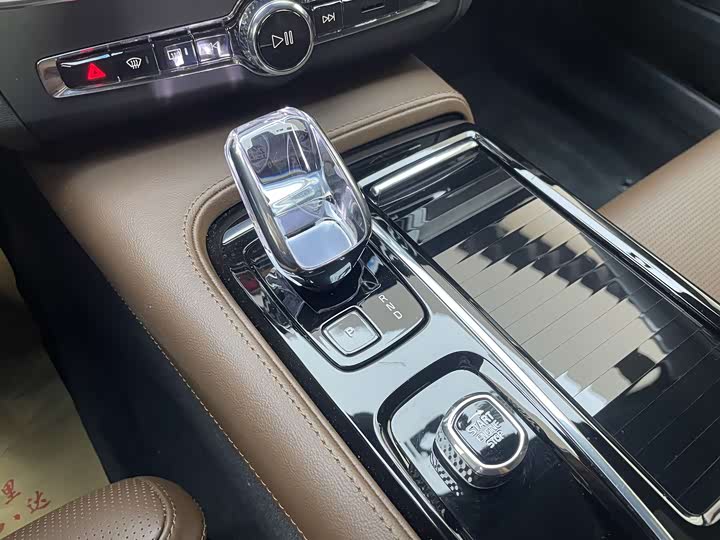 Фото 10 - Volvo S90 Hybrid