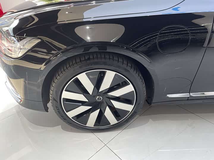 Фото 13 - Volvo S90 Hybrid