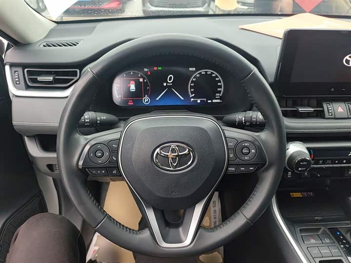 Фото 11 - Toyota RAV4