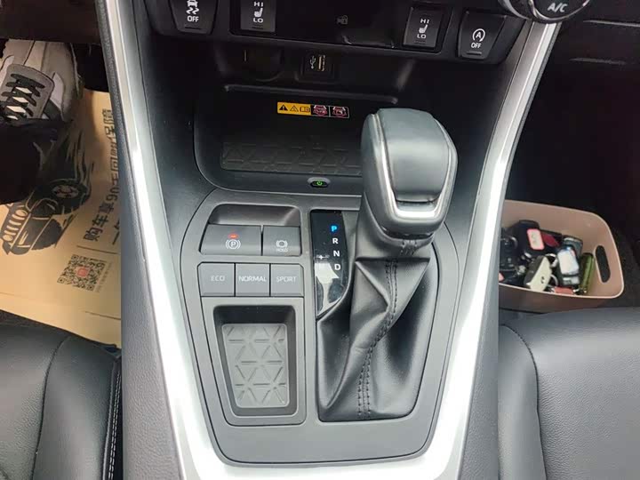 Фото 14 - Toyota RAV4