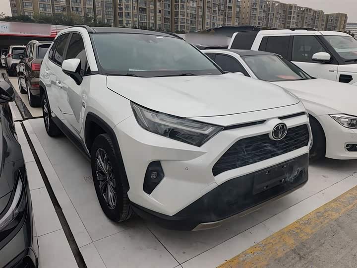 Фото 4 - Toyota RAV4