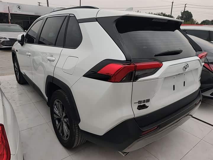 Фото 5 - Toyota RAV4