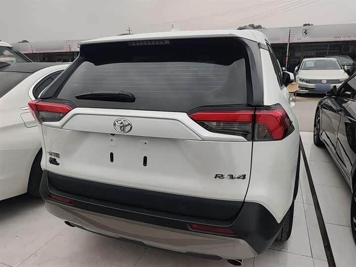 Фото 6 - Toyota RAV4