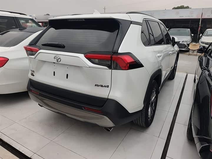 Фото 7 - Toyota RAV4