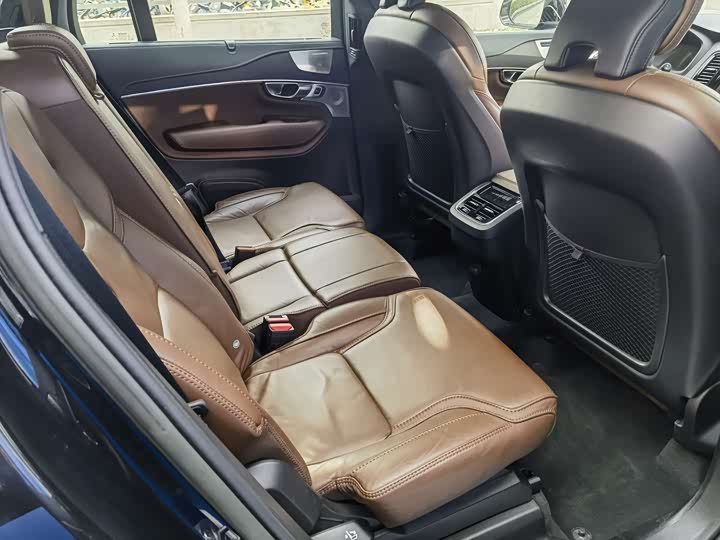 Фото 15 - Volvo XC90