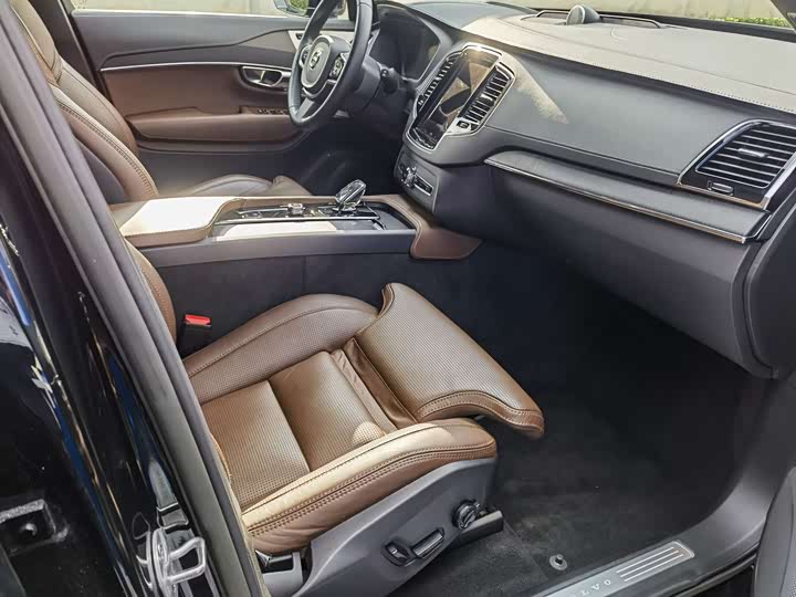 Фото 16 - Volvo XC90