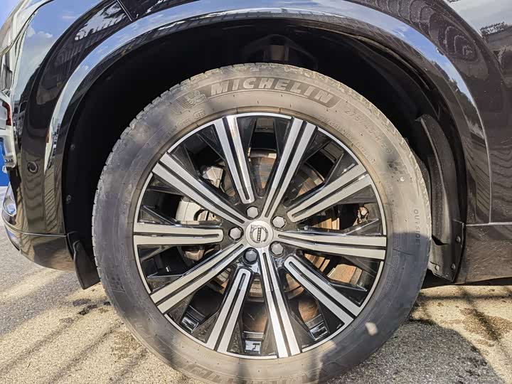 Фото 18 - Volvo XC90