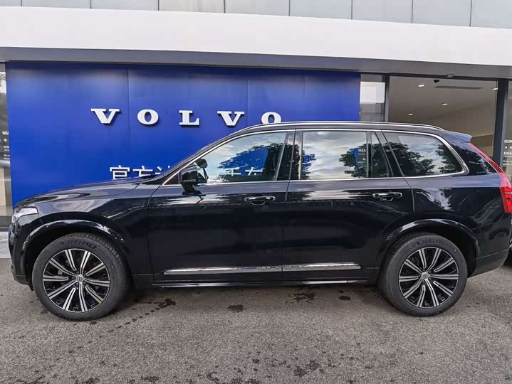 Фото 3 - Volvo XC90