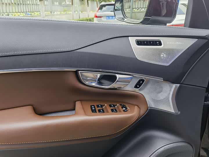 Фото 7 - Volvo XC90