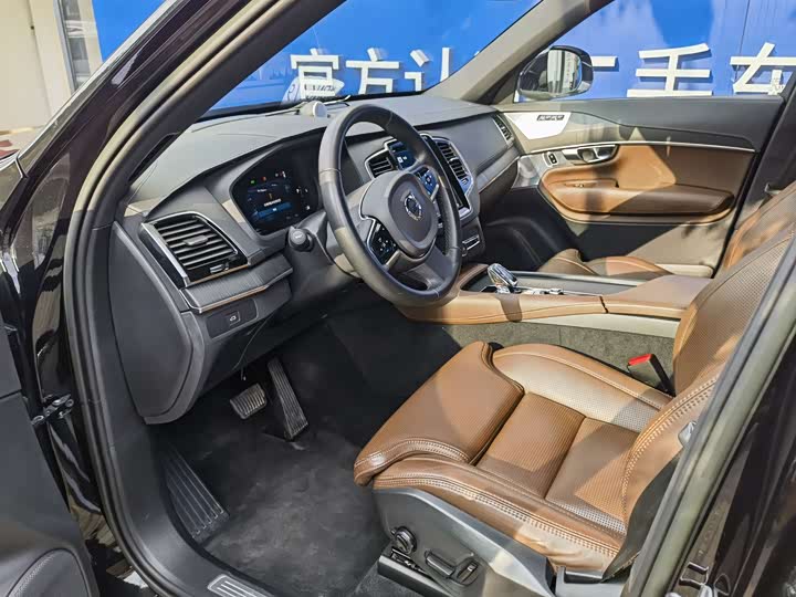 Фото 8 - Volvo XC90