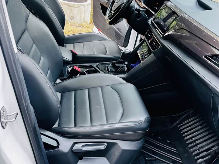 Фото 17 - Volkswagen Tharu