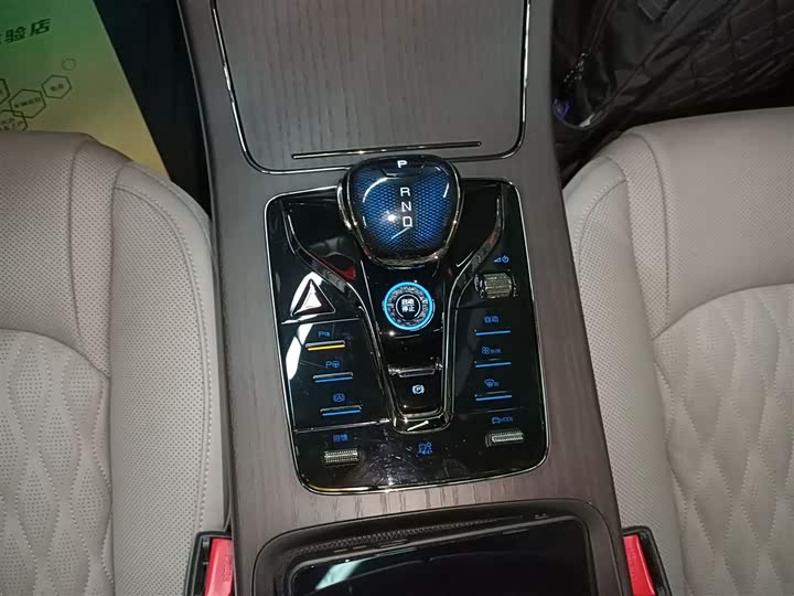 Фото 13 - BYD Han