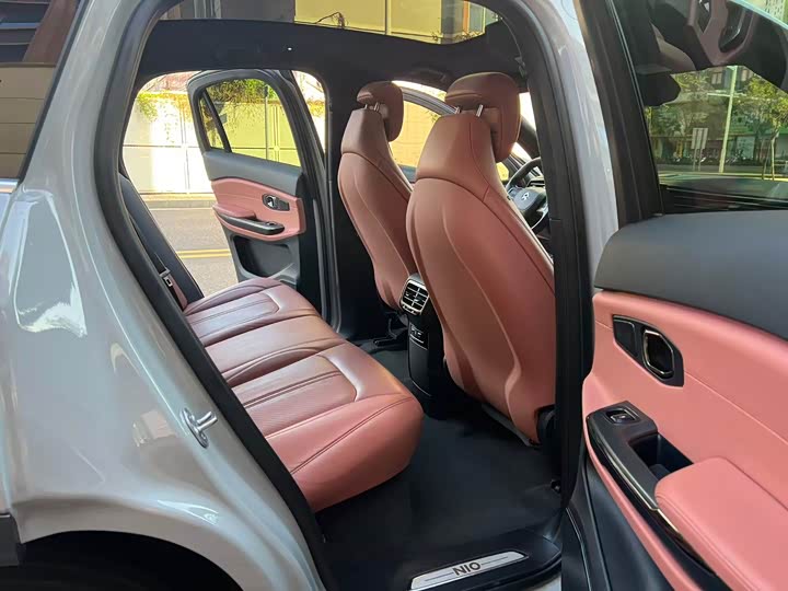 Фото 11 - Nio EC6