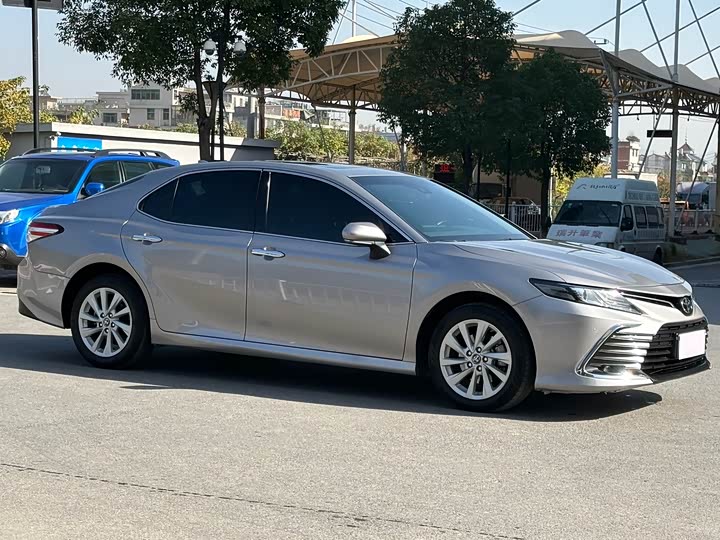 Фото 3 - Toyota Camry