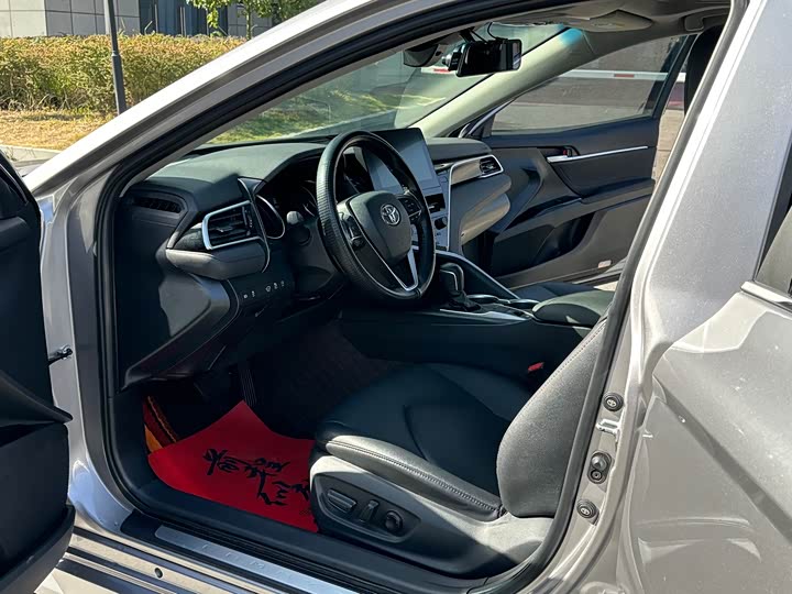 Фото 5 - Toyota Camry