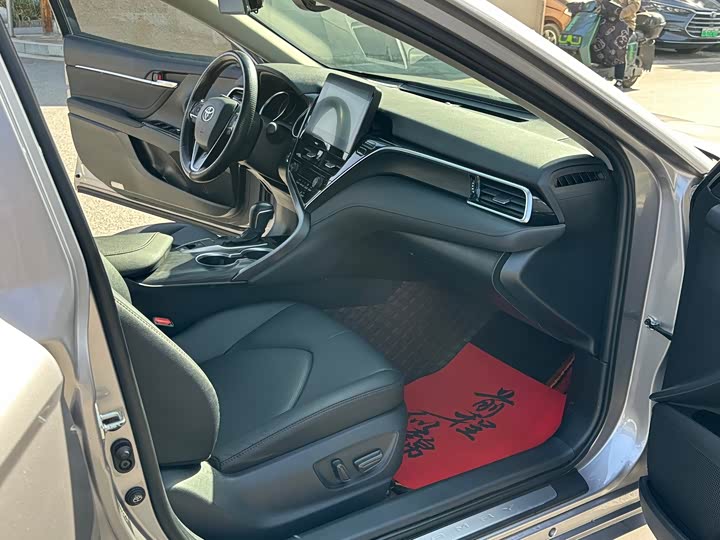 Фото 7 - Toyota Camry