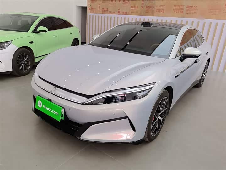 Фото 2 - BYD Han L