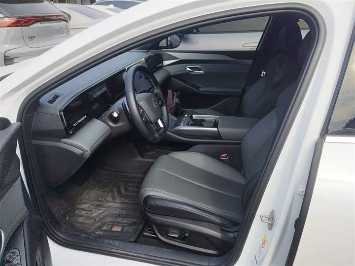 Фото 15 - BYD Qin L