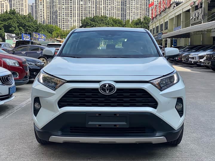 Фото 2 - Toyota RAV4